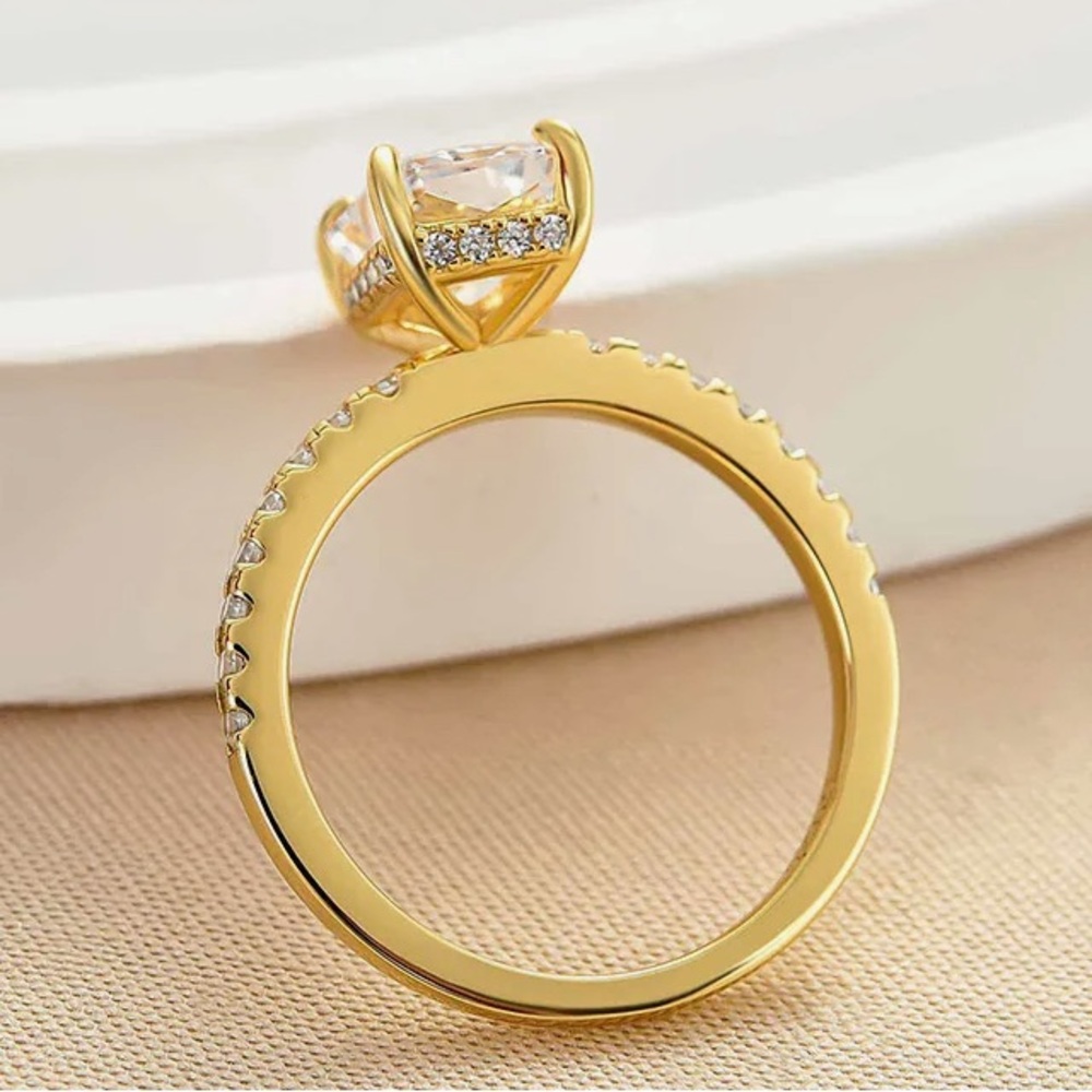 Elegant 2.0Ct Radiant Cut Simulated Diamond Promise Ring - Picture 4 of 6